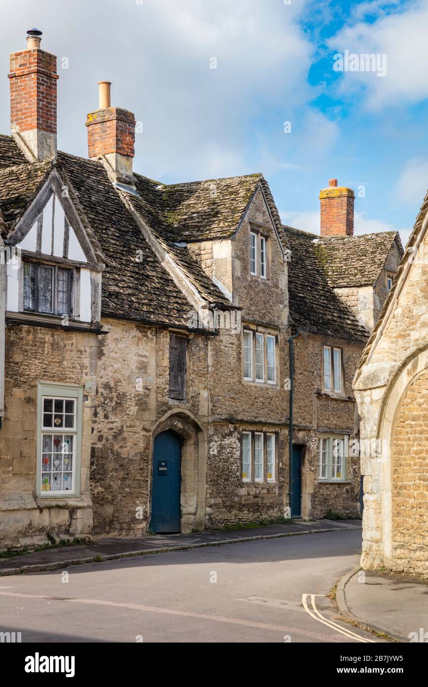 Case medievali a Lacock, Wiltshire, Inghilterra, Regno Unito Foto Stock