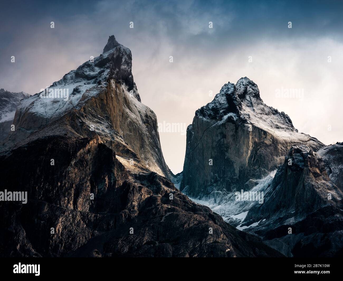 PARCO NAZIONALE TORRES DEL PAINE, CILE - CIRCA FEBBRAIO 2019: Vista ravvicinata delle Cime degli Orni nel Parco Nazionale Torres del Paine, Cile. Foto Stock