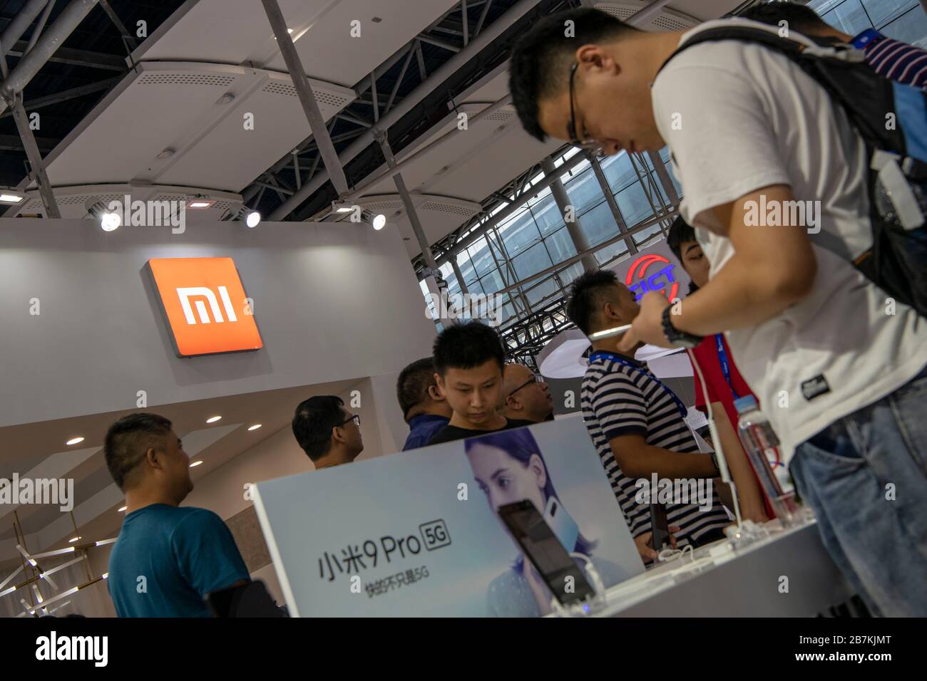 --FILE--Customer Experience Products di Xiaomi, un'azienda elettronica cinese fondata da Lei Jun nel 2010 e con sede a Pechino, in occasione di una mostra Foto Stock