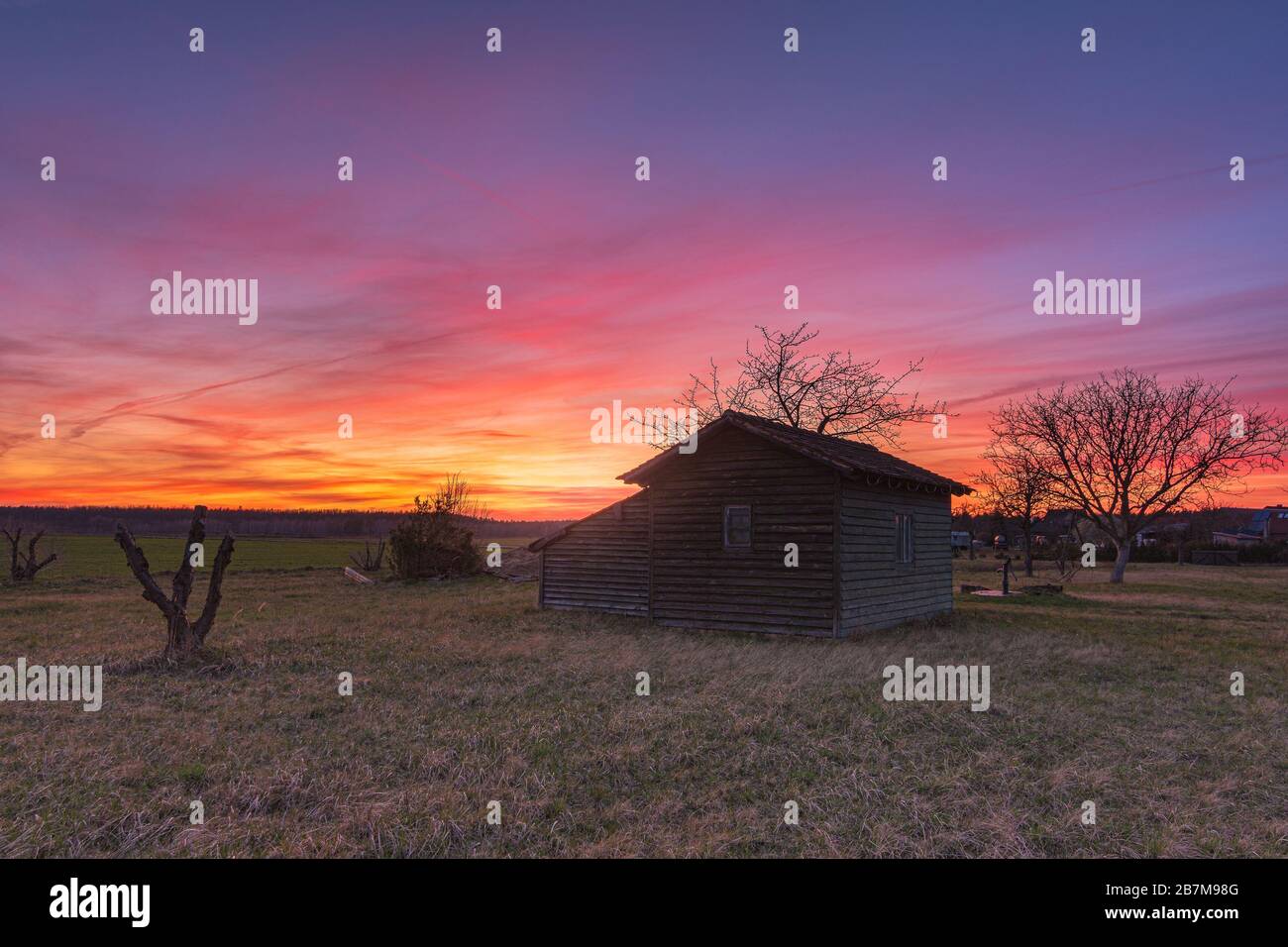 Little Barn al tramonto a Gräfenhainichen, Germania. Foto Stock