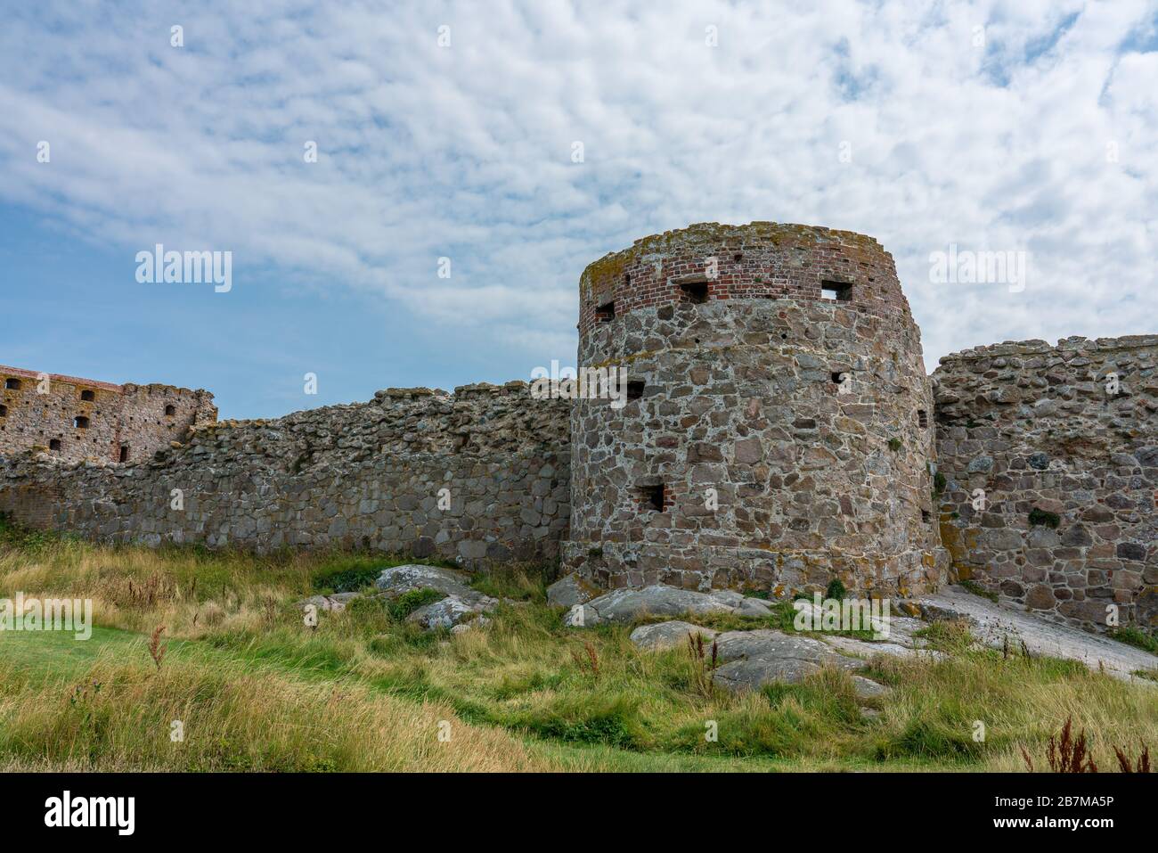 Hammershus, Bornholm / Danimarca - Luglio 29 2019: Antico castello con alcune delle fortificazioni ancora in costruzione Foto Stock