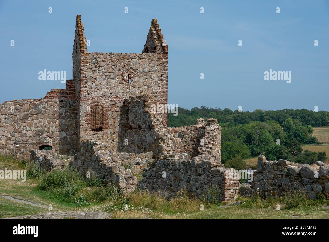 Hammershus, Bornholm / Danimarca - Luglio 29 2019: Antico castello con alcune delle fortificazioni ancora in costruzione Foto Stock