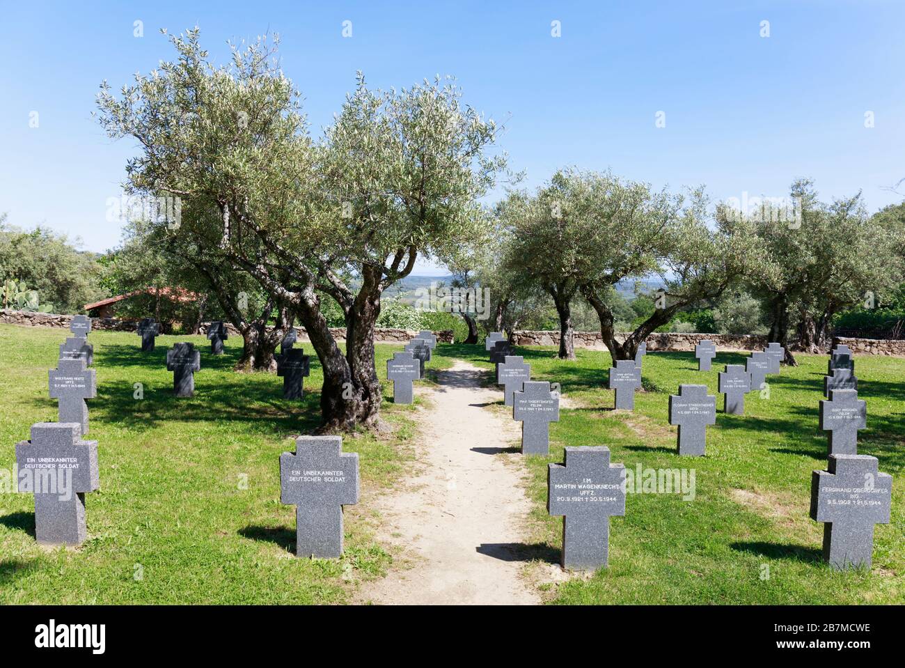 A Cuacos De Yuste, provincia di Cáceres, Estremadura, Spagna. Cimitero militare tedesco. 26 morti dalla prima guerra mondiale e 154 dalla Seconda Guerra Mondiale Foto Stock