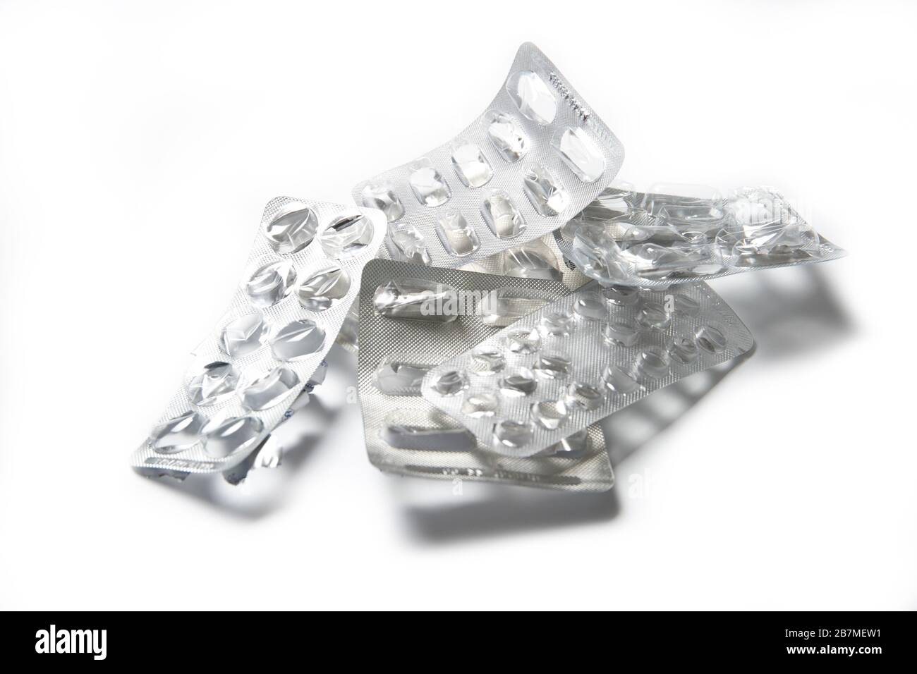Blister in bianco da pillole su sfondo bianco Foto Stock