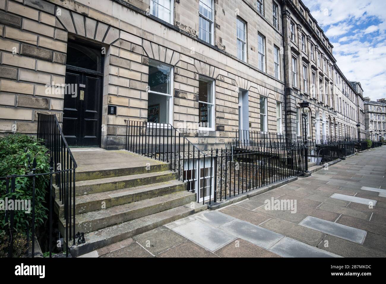 Vista lungo Drummond Place nella città nuova, Edimburgo, Scozia. Foto Stock