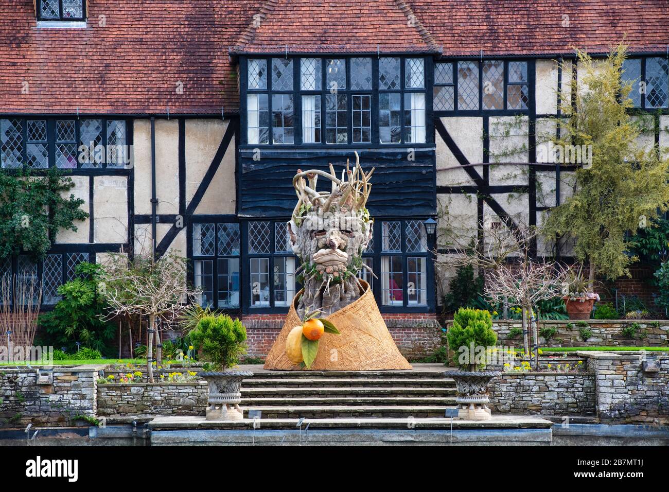 The Four Seasons Sculpture Winter by Philip Hass at RHS Wisley Gardens, Surrey, UK Foto Stock