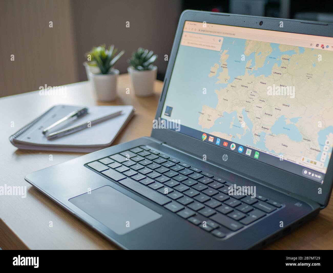 Marzo 2020 Regno Unito: App europea per computer portatili Chromebook Google Maps Foto Stock