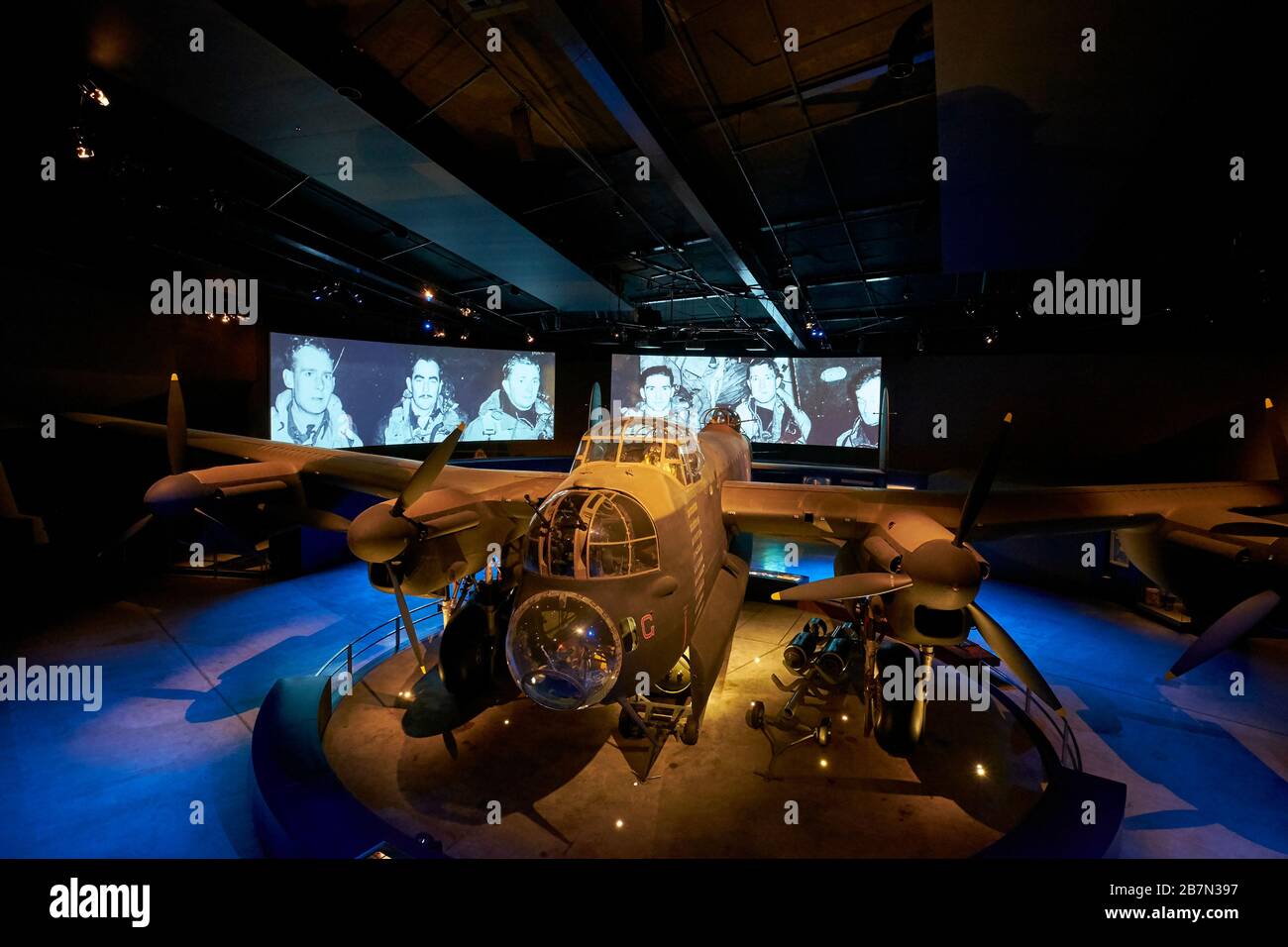 Un aereo ad elica militare. Al War Memorial Museum di Canberra, NSW, Australia. Foto Stock