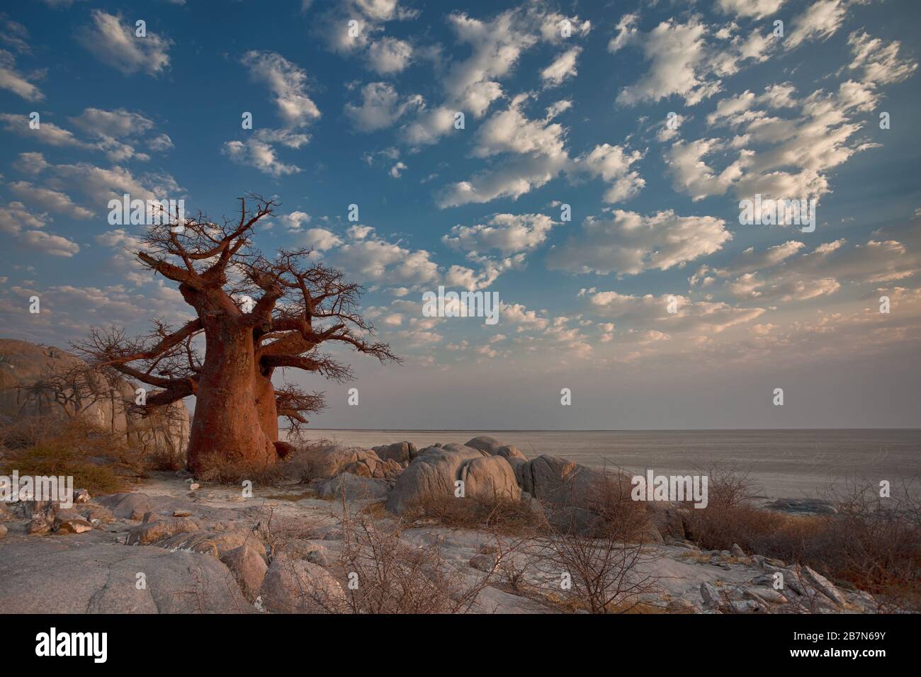 Alba sull'isola di Kubu Foto Stock