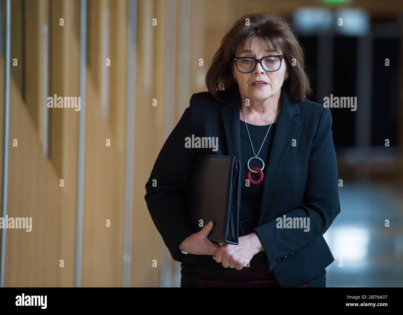 Edimburgo, Regno Unito. 17 Marzo 2020. Nella foto: Jeane Freeman MSP - Ministro di Gabinetto per la Salute e lo Sport. Dichiarazione ministeriale: Romanzo coronavirus COVID-19 update Credit: Colin Fisher/Alamy Live News Foto Stock