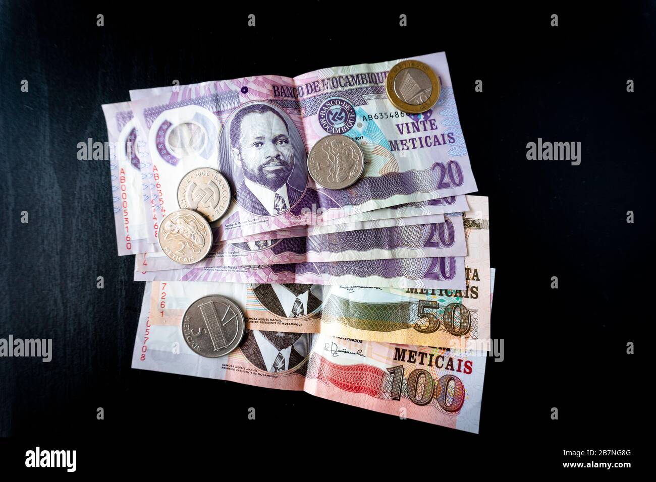 Metical mozambicano - banconote e monete dal Mozambico, Africa Foto Stock