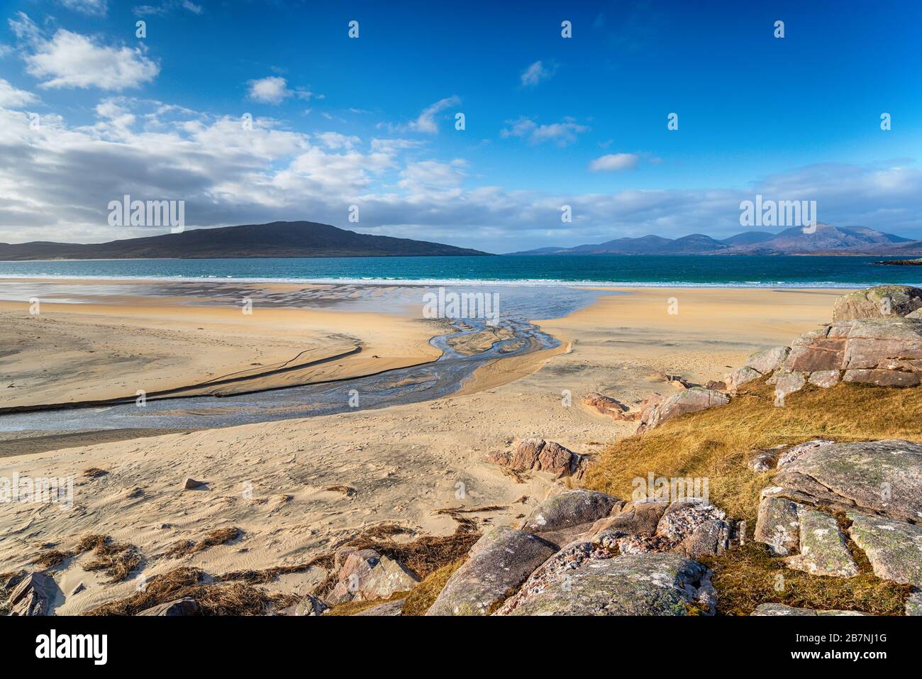 La bellissima spiaggia di sabbia di Traigh Rosamol a Luakentire sull'isola di Harris in Scozia Foto Stock