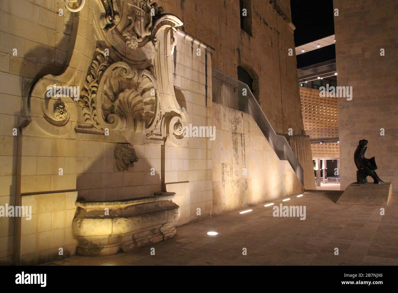 fontana in piazza jean de valette a la valletta (malta) Foto Stock