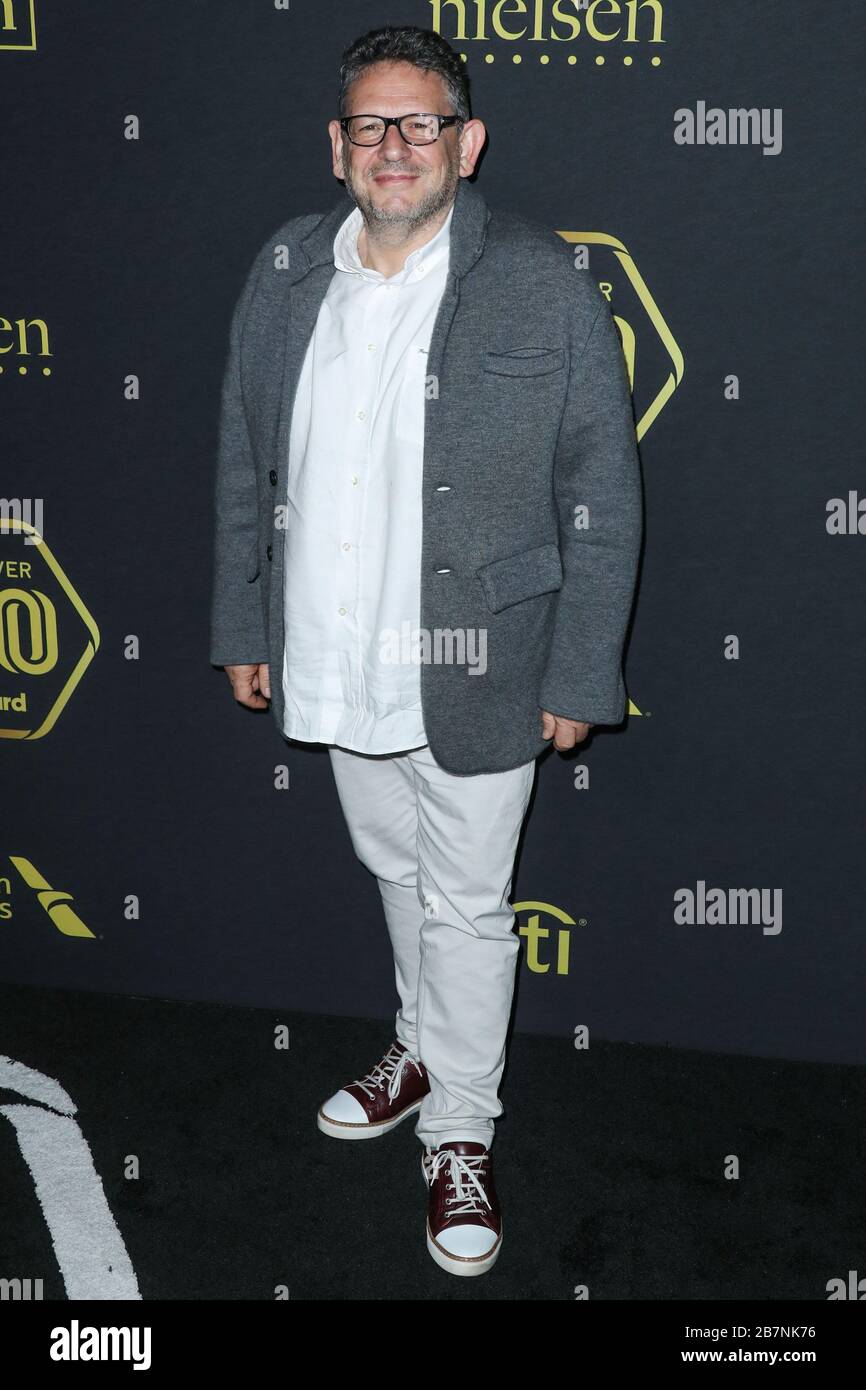 West Hollywood, Stati Uniti. 17 Marzo 2020. (FILE) CEO di Universal Music Group Lucian Grainge Test positivi per Coronavirus COVID-19. WEST HOLLYWOOD, LOS ANGELES, CALIFORNIA, USA - 09 FEBBRAIO: Il Presidente e Chief Executive Officer dell'Universal Music Group Lucian Grainge arriva alla Billboard Power 100 Celebration del 2017 tenutasi a Cecconi il 9 febbraio 2017 a West Hollywood, Los Angeles, California, Stati Uniti. (Foto di Xavier Collin/Image Press Agency) Credit: Image Press Agency/Alamy Live News Foto Stock