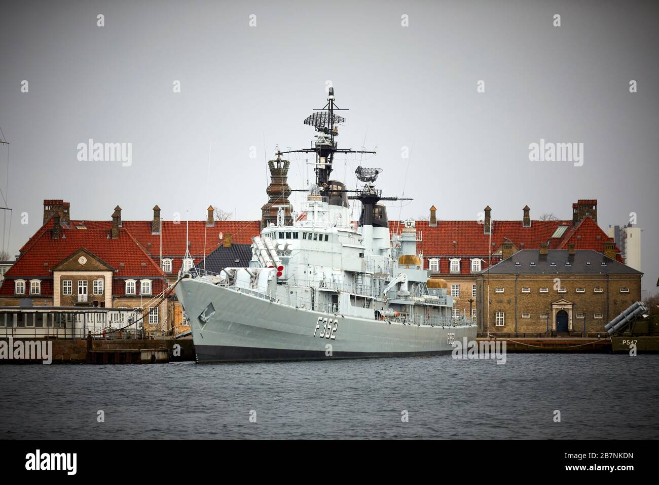 Copenhagen, capitale della Danimarca, la stazione navale Holmen HDMS Peder Skram (F352) la fregata della Royal Danish Navy è stata smantellata nel 1990 e ora è una nave amusea. Foto Stock