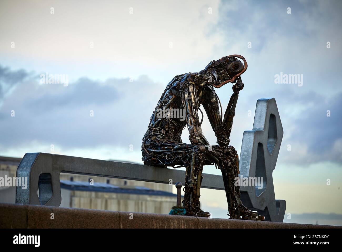 Copenaghen, capitale della Danimarca, la controversa scultura permanente "Zinkglobal, la chiave per il futuro" di THEZINKER a Nordre Toldbod Foto Stock