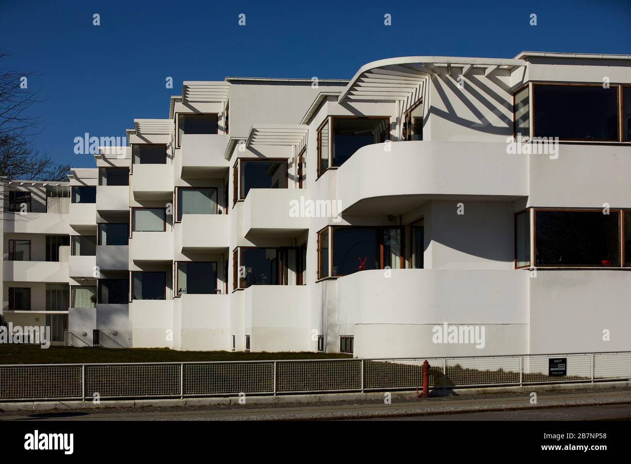 Copenhagen, Danimarca sobborgo Klampenborg, Arne Jacobsen imbiancato finitura Bellavista appartamento Bauhaus architettura complesso Foto Stock