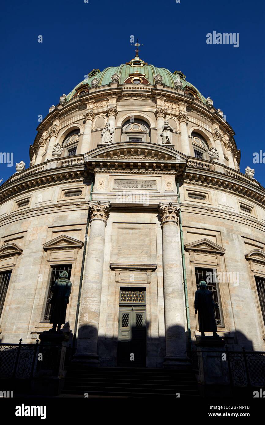 Copenhagen, Danimarca la Chiesa di Frederik, conosciuta come il punto focale dell'architettura rococò della Chiesa di marmo del quartiere di Frederiksstaden Foto Stock