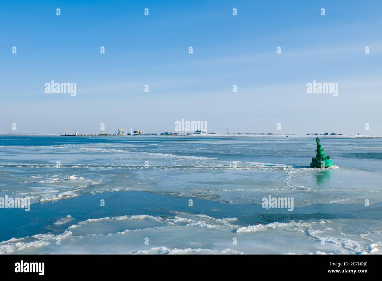 Piccola città di Dagebüll, porto per i traghetti dell'isola, Mare del Nord, Patrimonio dell'Umanità dell'UNESCO, Frisia del Nord, Schleswig-Holstein, Germania, Foto Stock