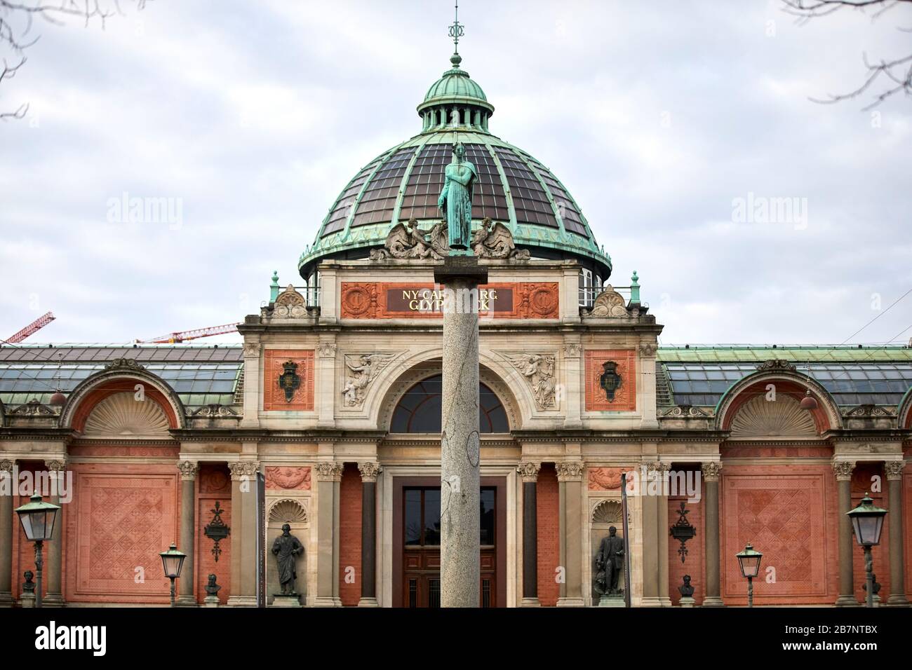 Copenhagen, capitale della Danimarca, NY Carlsberg Glyptotek Museo di Belle Arti con antiche sculture mediterranee Foto Stock