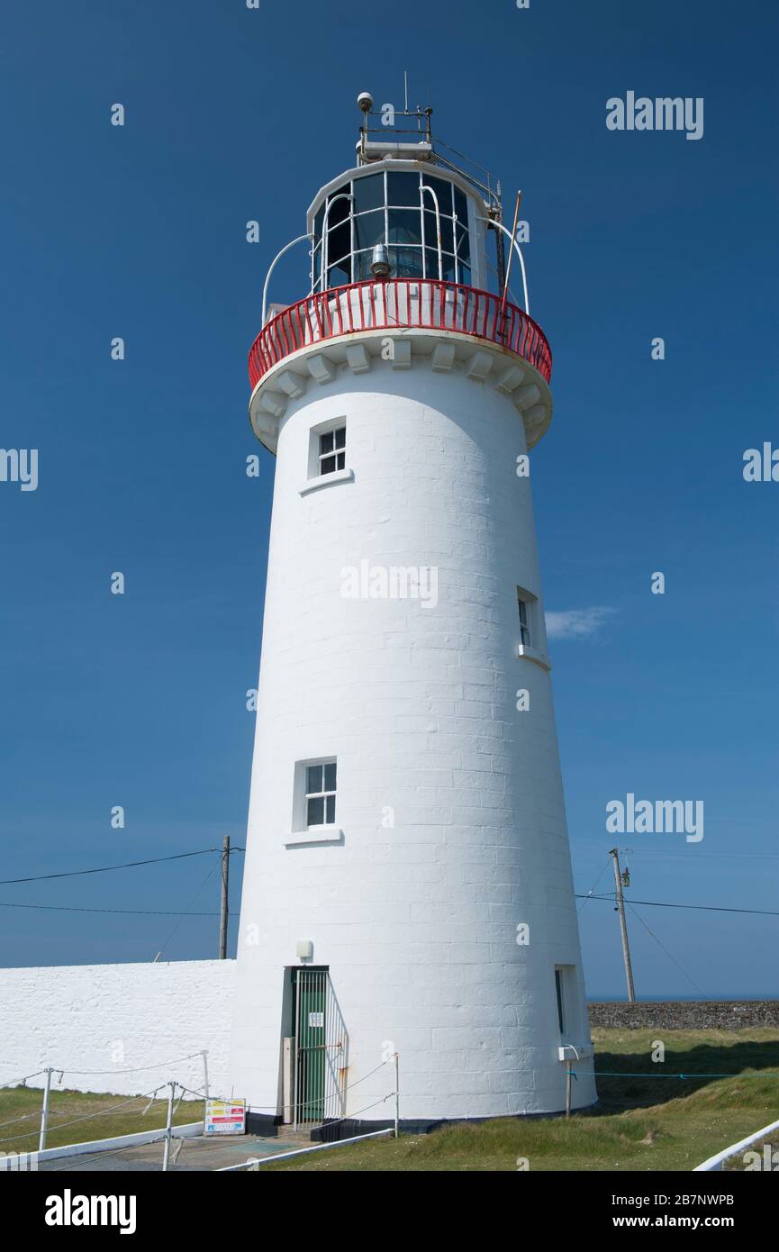 Vista esterna del faro di Loop Head, County Clare, Repubblica d'Irlanda Foto Stock