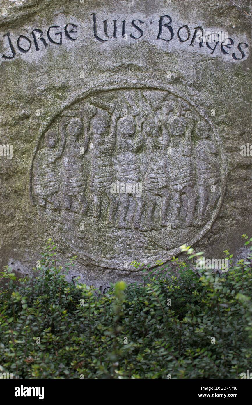 Antichi guerrieri norrani che vanno in battaglia (dalla vecchia arte norrena) - Gravestone di Jorge Luis Borges, Cimetière des Rois , Plaimpalais, Ginevra, Svizzera Foto Stock