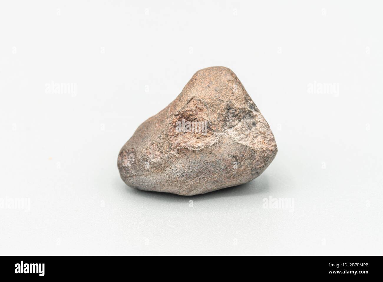 Meteorite di condrite L6W2 tipo isolato, pezzo di roccia formato come un asteroide nell'universo a durante la creazione del sistema solare Foto Stock