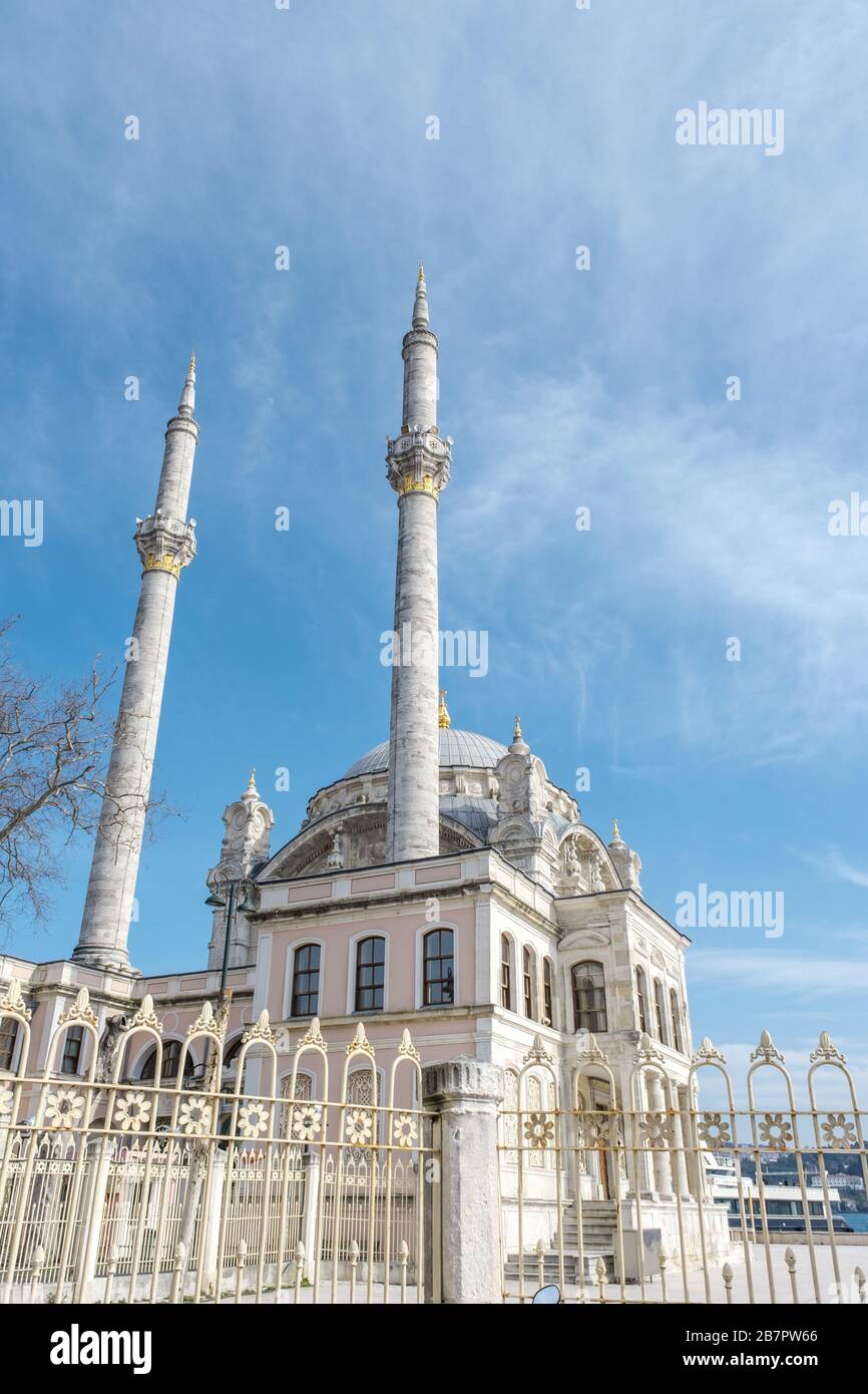 Moschea Ortakoy (turca; Ortaköy Camii o Büyük Mecidiye Camii) a Besiktas, istanbul. Foto Stock