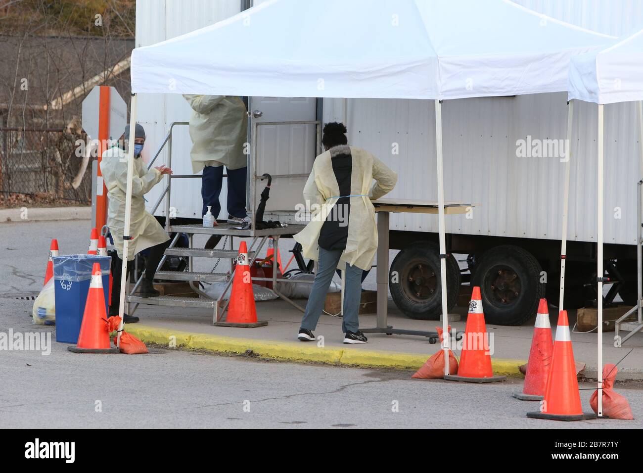 17 Marzo 2020. Coronaviris - COVID-19, l'effetto sui canadesi a Londra Ontario Canada. COVID-19 Assessment Center at Oakridge Arena See's 318 persone in un giorno. Luca Durda/Alamy Foto Stock