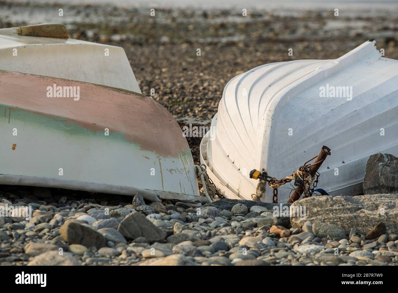 Si tratta di una spiaggia pubblica a Rye, New Hampshire. Piccolo porto proprio di fronte all'acqua dal molo commerciale di Rye per i pescatori commerciali. Molte barche! Foto Stock