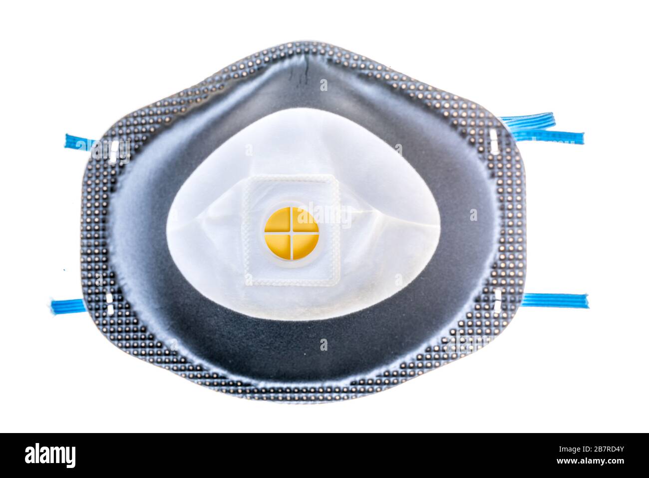 Vista in primo piano di una maschera facciale con sfondo bianco Foto Stock