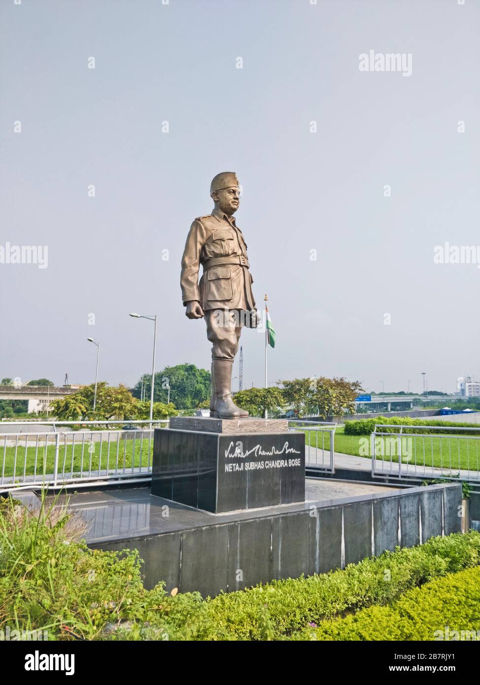 Calcutta: Statua di Shubaschandra Bose di fronte all'aeroporto internazionale. Foto Stock