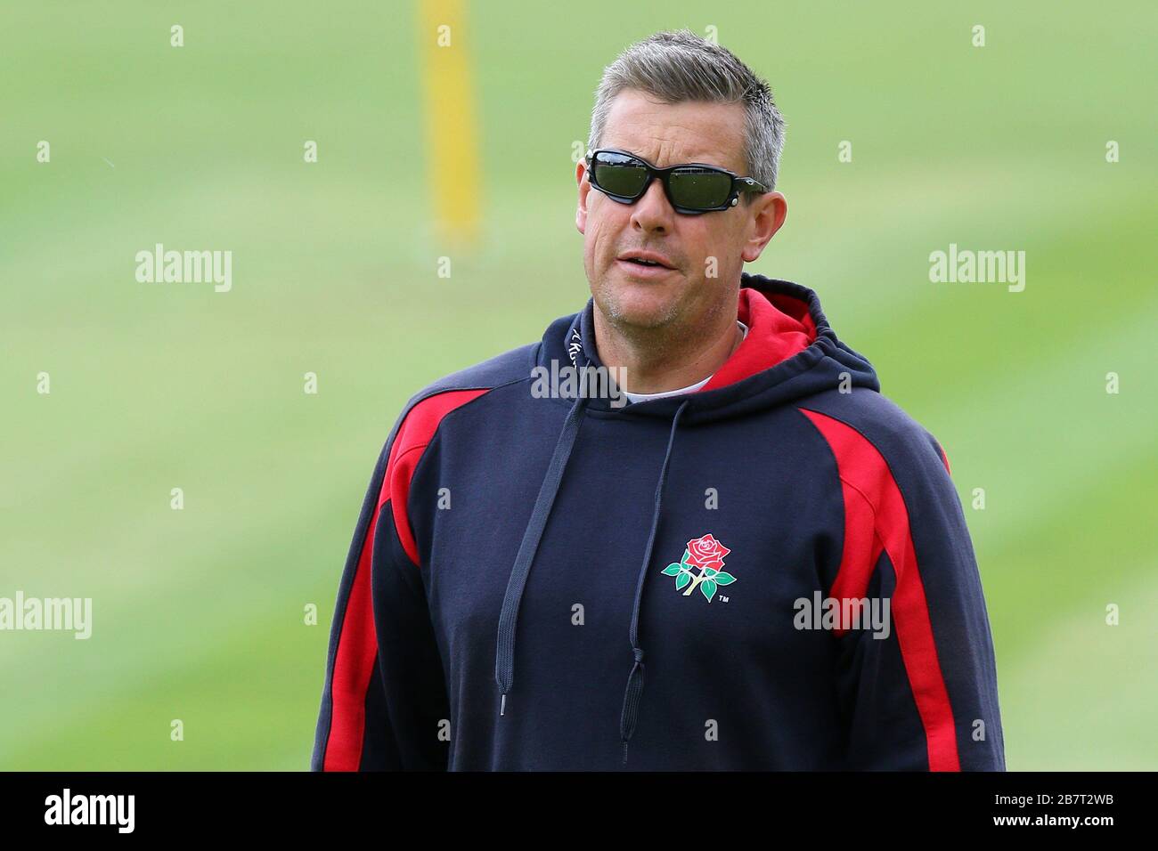 Lancashire Lightning Head Coach Ashley Giles guarda avanti prima dell'inizio del gioco Foto Stock