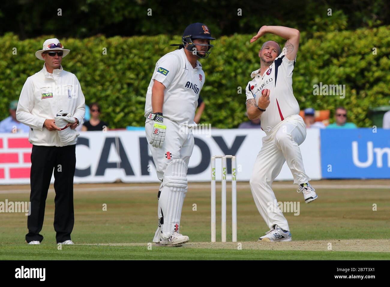 Darren Stevens in azione di bowling per Kent CCC Foto Stock