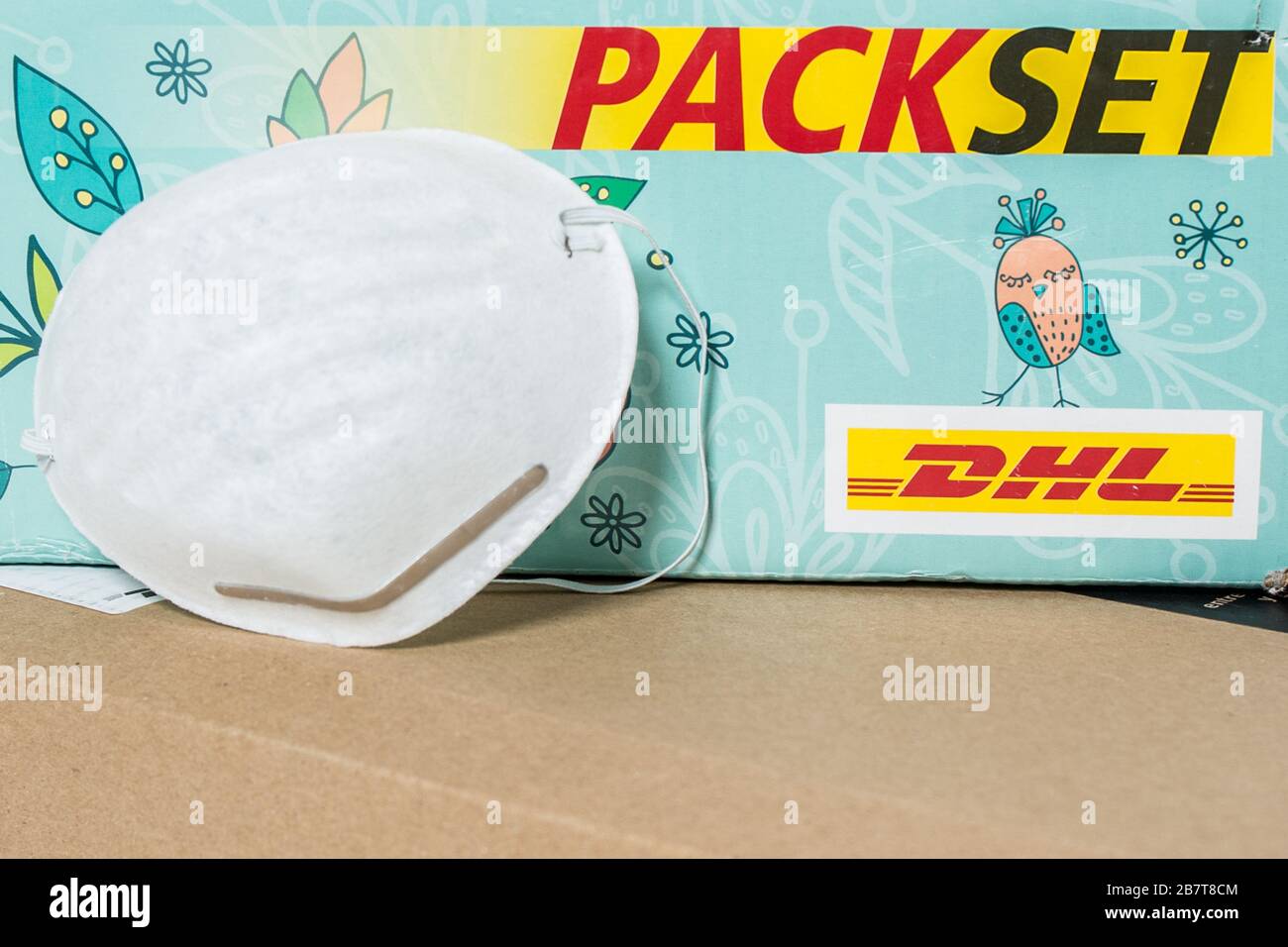 Bamberg, Deutschland. 17 Marzo 2020. Bamberg, Germania 17 marzo 2020: Immagini simboliche - Coronavirus - 03/17/2020 Coronavirus/Corona/Virus/Post/Paket/DHL/Krisis/still/Wirtschafts crisi, | utilizzo nel mondo credito: dpa/Alamy Live News Foto Stock