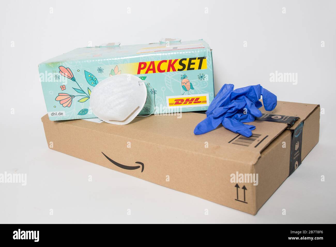 Bamberg, Deutschland. 17 Marzo 2020. Bamberg, Germania 17 marzo 2020: Immagini simboliche - Coronavirus - 03/17/2020 Coronavirus/Corona/Virus/Post/Paket/DHL/Krisis/still/Wirtschafts crisi, | utilizzo nel mondo credito: dpa/Alamy Live News Foto Stock