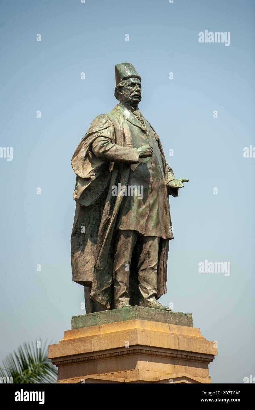 18 feb 2007 Statua di Sir. M Pherozeshah Mehta a BMC edificio ; Mumbai Bombay ; Maharashtra ; India Foto Stock