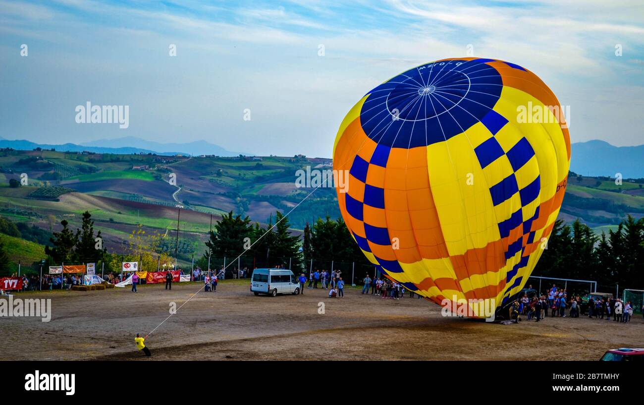 Mongolfiera a Fragneto Monforte, Benevento, Italia Foto Stock