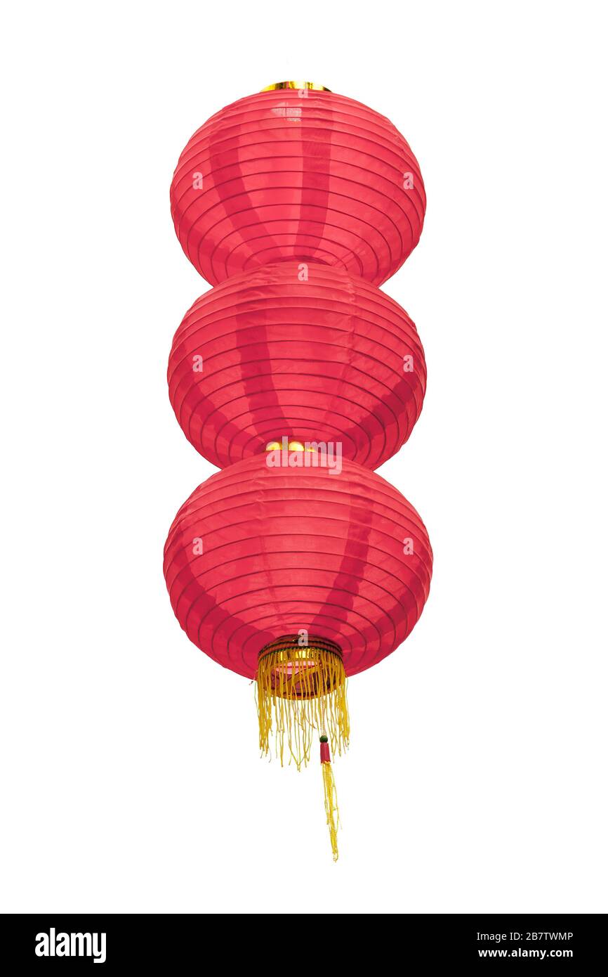 Gruppo di lanterne rosse di carta fatta a mano isolate su sfondo bianco per il nuovo anno cinese in una chinatown Foto Stock