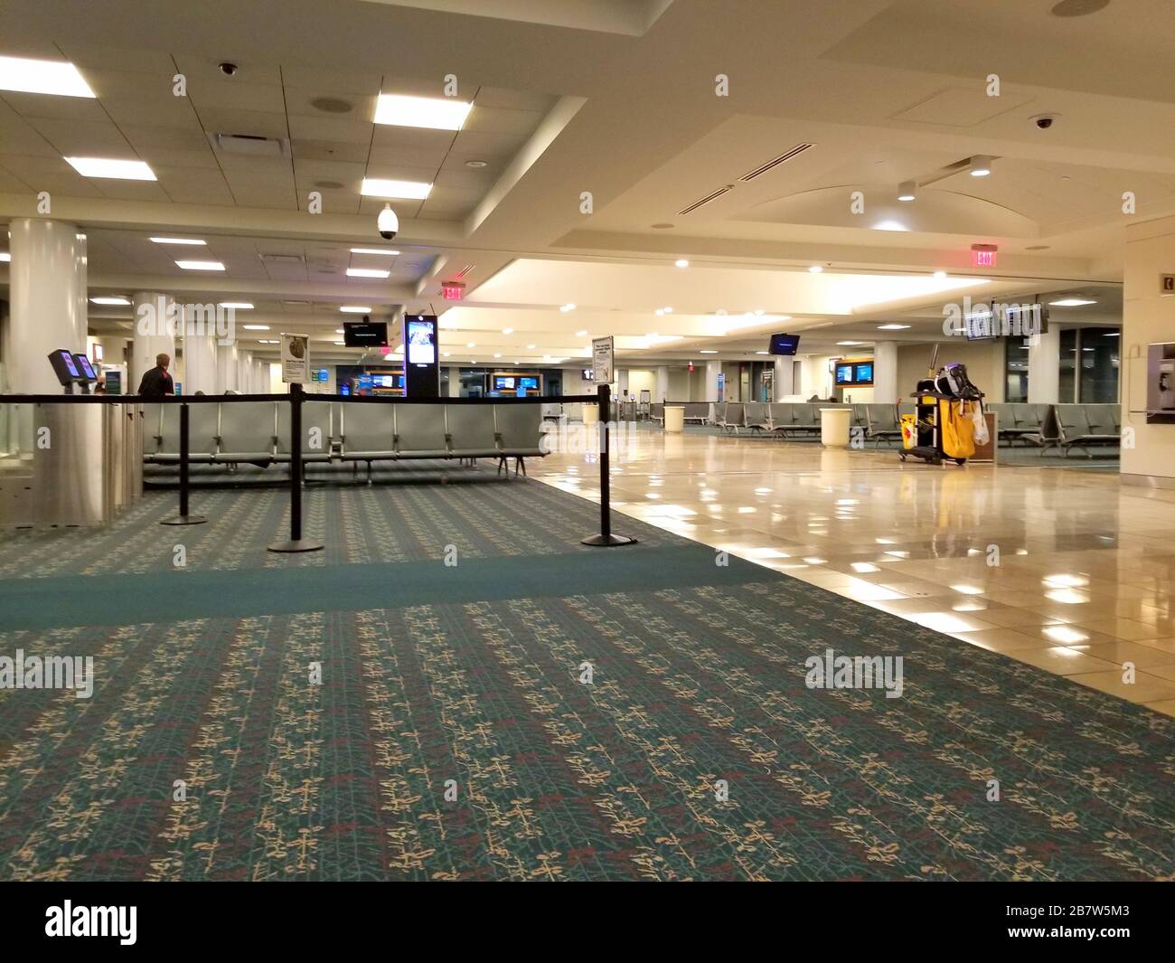 Orlando, Florida, U.S.A - 15 marzo 2020 - i cancelli vuoti dell'aeroporto durante lo scoppio di Coronavirus Foto Stock