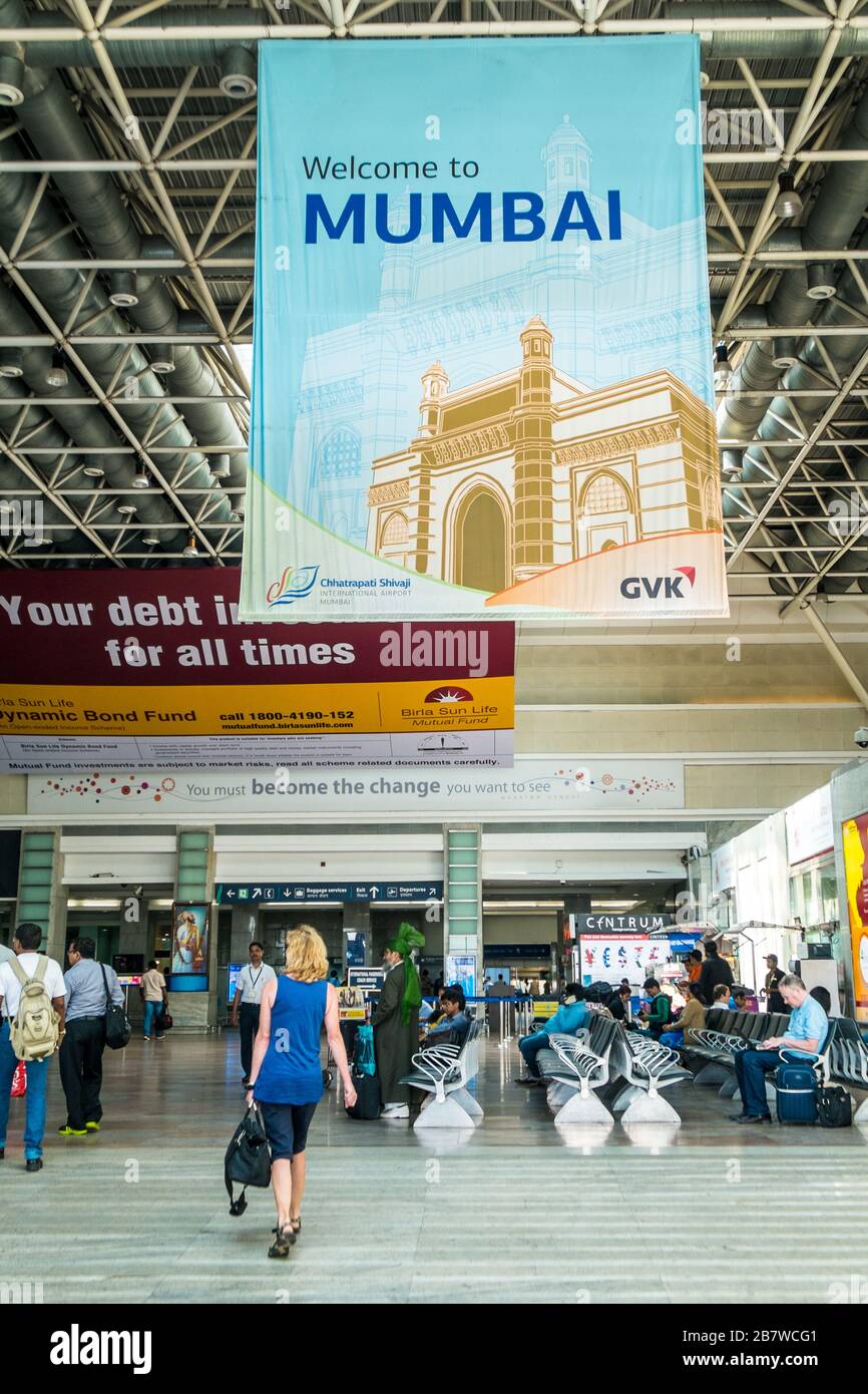 Benvenuti a Mumbai cartello all'aeroporto di Mumbai, India Foto Stock