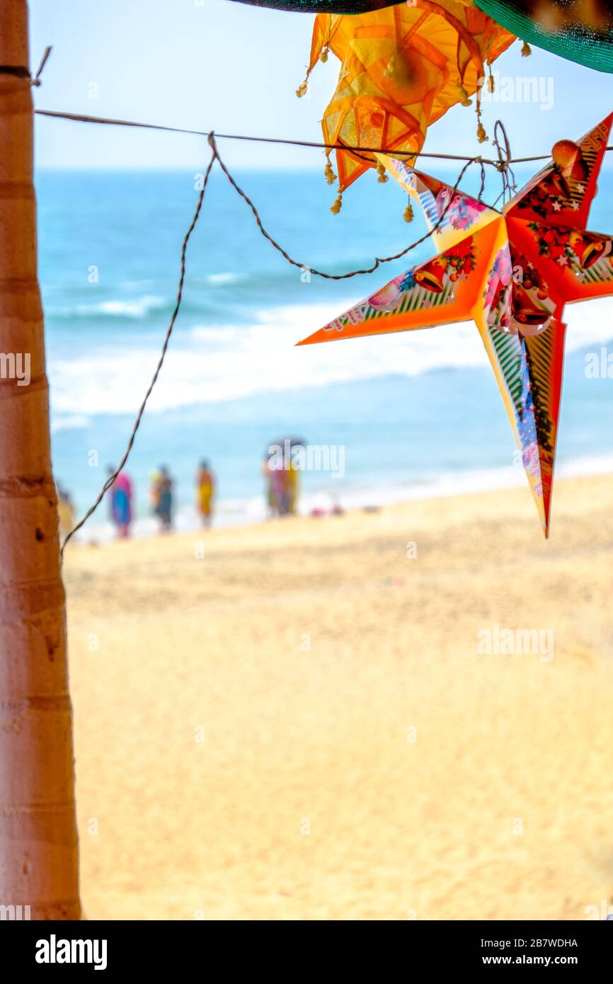 Decorazioni collurose in un bar sulla spiaggia a Karnataka, India Foto Stock