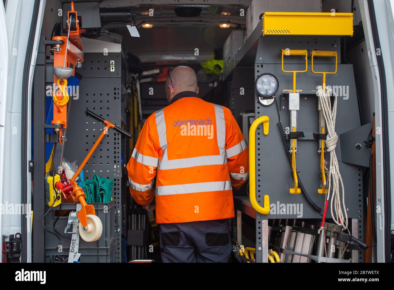 Un ingegnere Openreach con il suo furgone presso il centro di formazione Openreach di Peterborough Foto Stock