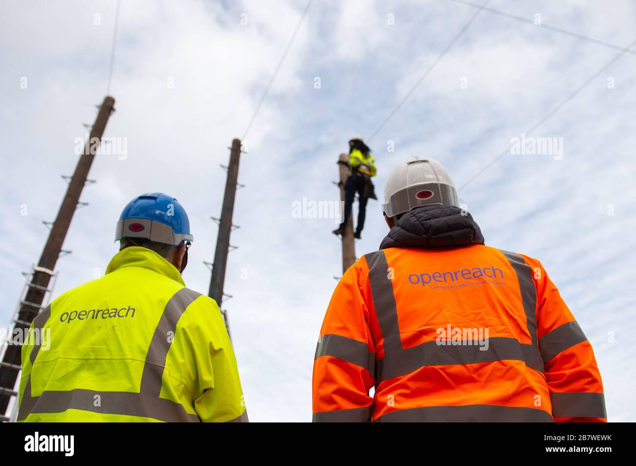 Ingegneri Openreach presso il centro di formazione Openreach di Peterborough Foto Stock