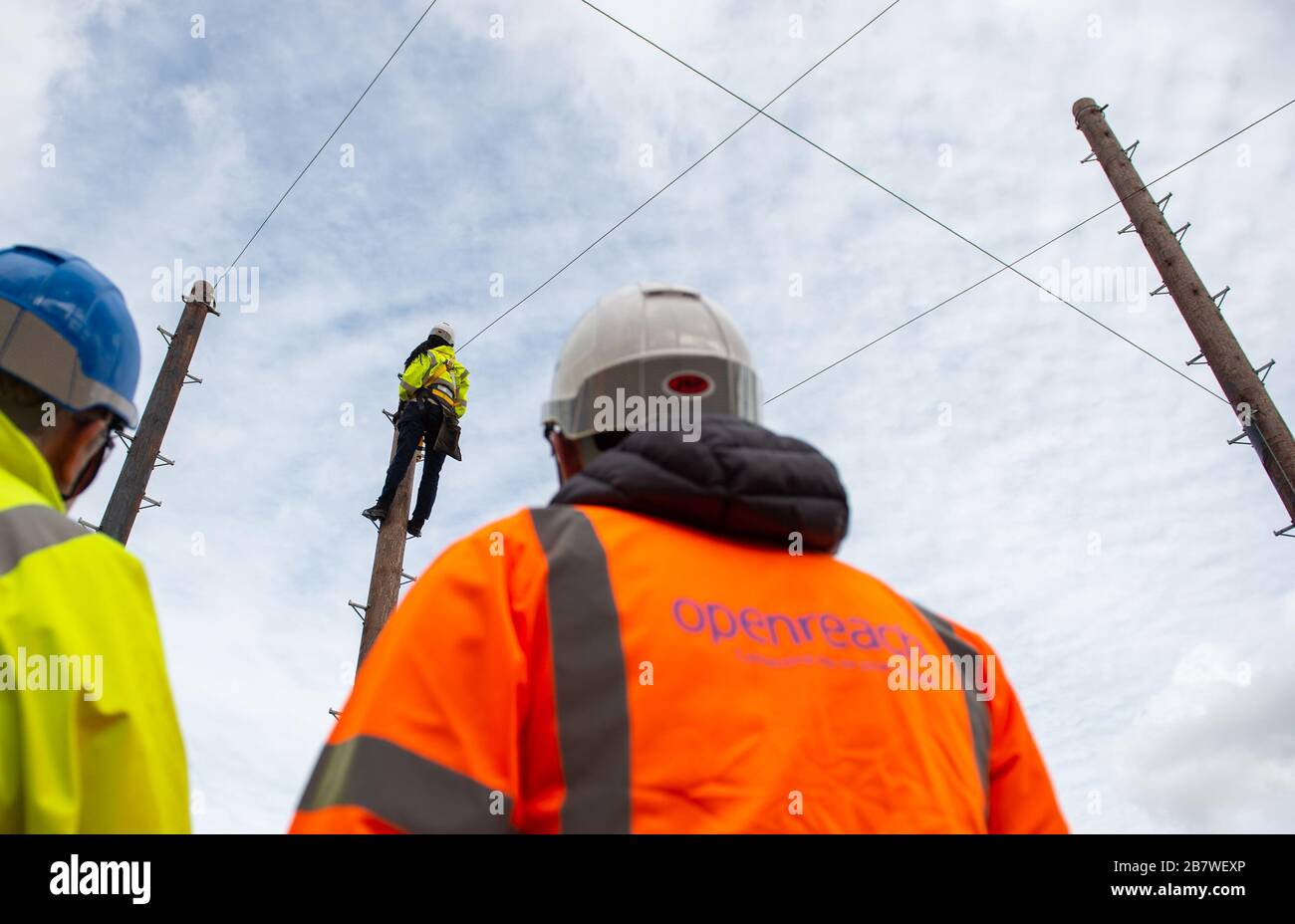 Ingegneri Openreach presso il centro di formazione Openreach di Peterborough Foto Stock