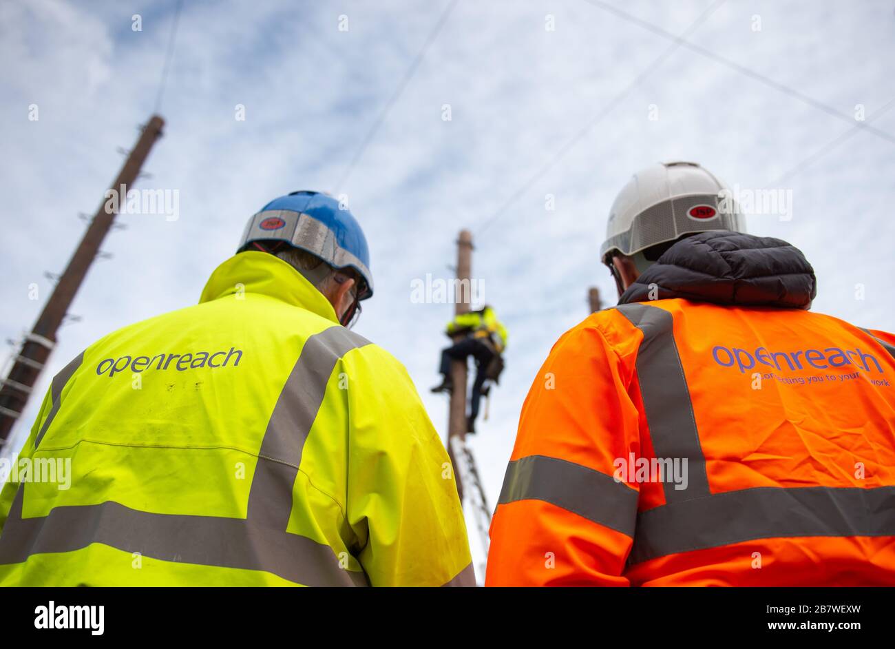 Ingegneri Openreach presso il centro di formazione Openreach di Peterborough Foto Stock