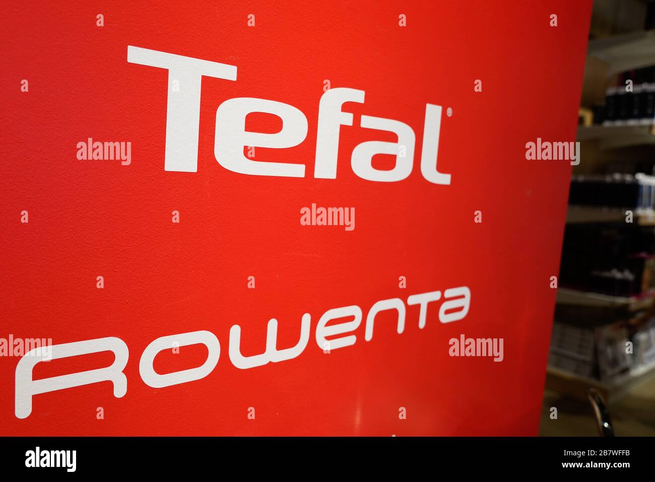 Bordeaux , Aquitaine / Francia - 10 15 2019 : il logo del segno del negozio Tefal rowenta è un'azienda francese Foto Stock