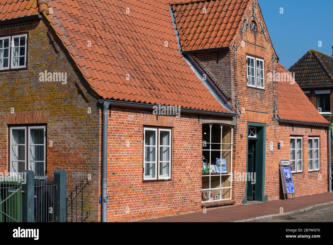 'Haus Peters', negozio di alimentari tradizionali´s inizio del 19 ° secolo, penisola Eiderstedt, Frisia settentrionale, Schleswig-Holstein, Germania settentrionale, Europa Foto Stock