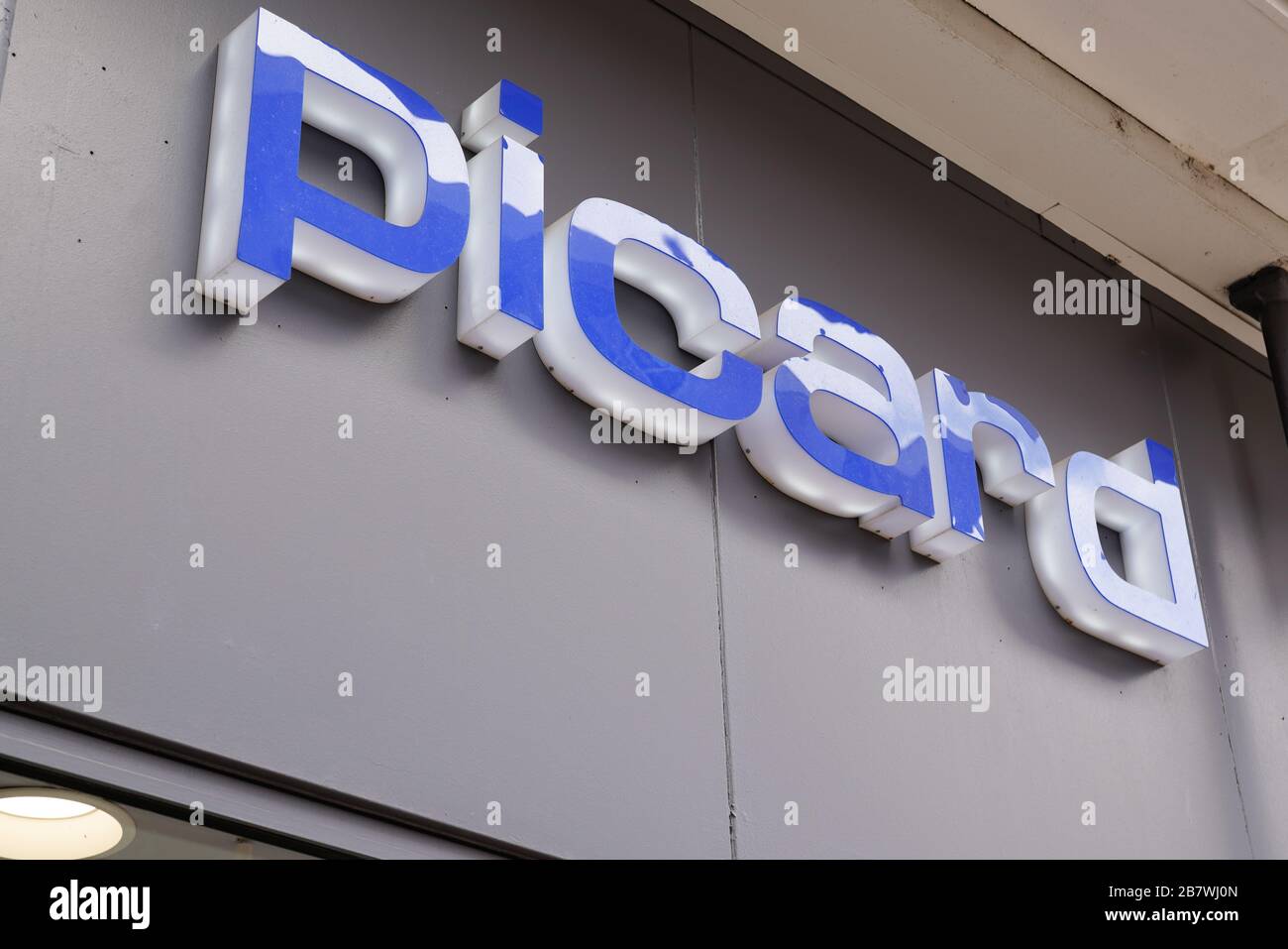 Arcachon , Aquitaine / Francia - 10 08 2019 : Picard marchio firma negozio di alimentari francese azienda specializzata produzione distribuzione prodotti surgelati Foto Stock