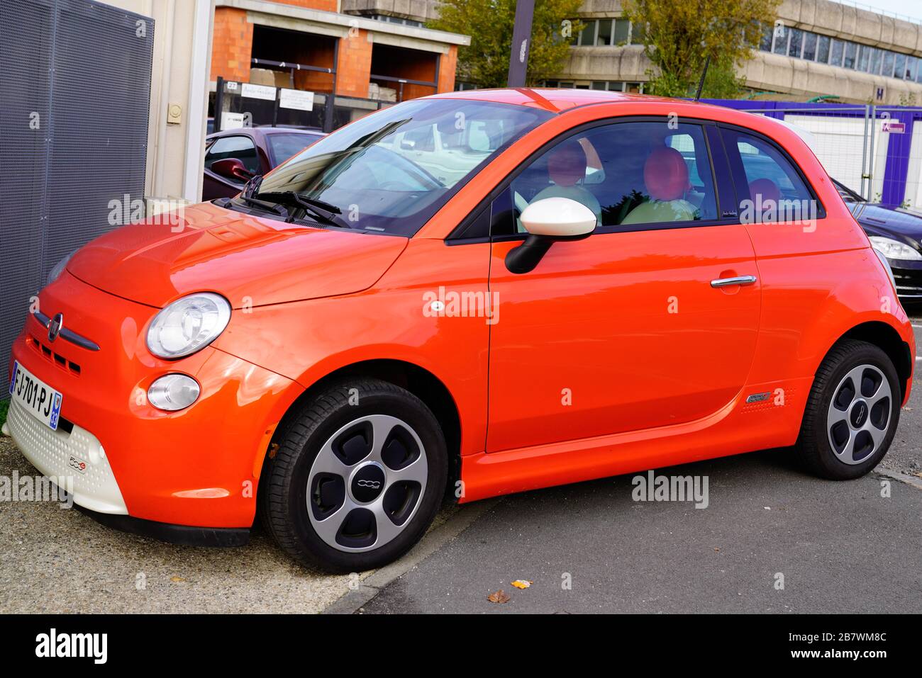 Bordeaux , Aquitaine / Francia - 11 19 2019 : auto elettrica 500 Fiat 500e strada parcheggiata Foto Stock